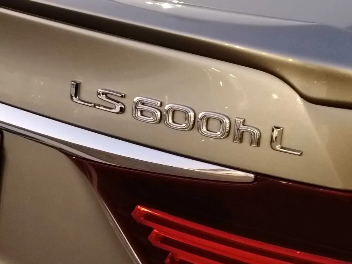Car image 32