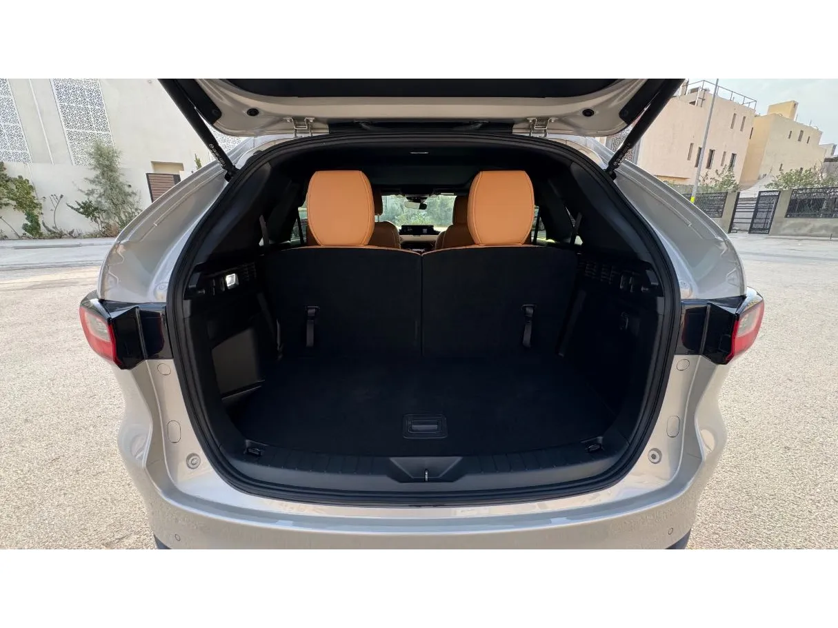 Car image 23