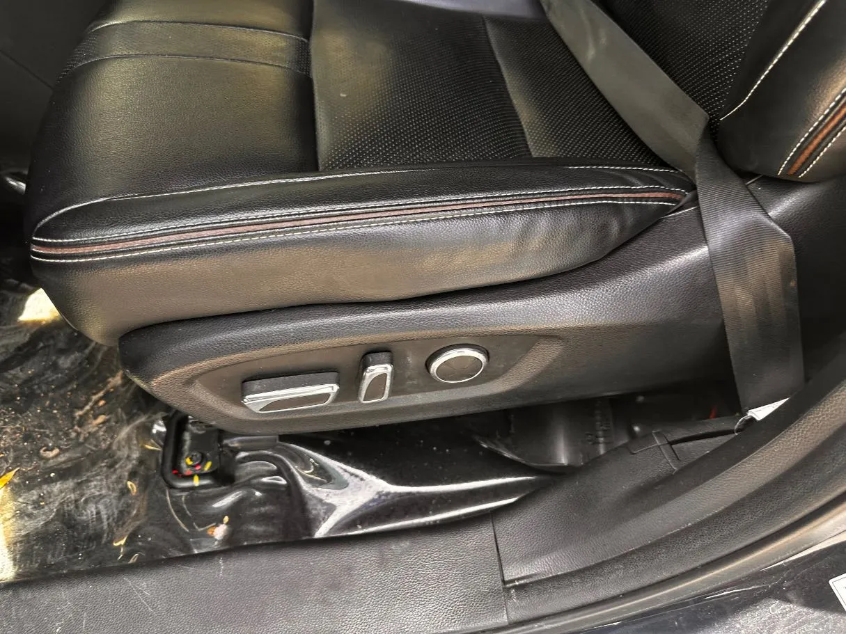 Car image 27