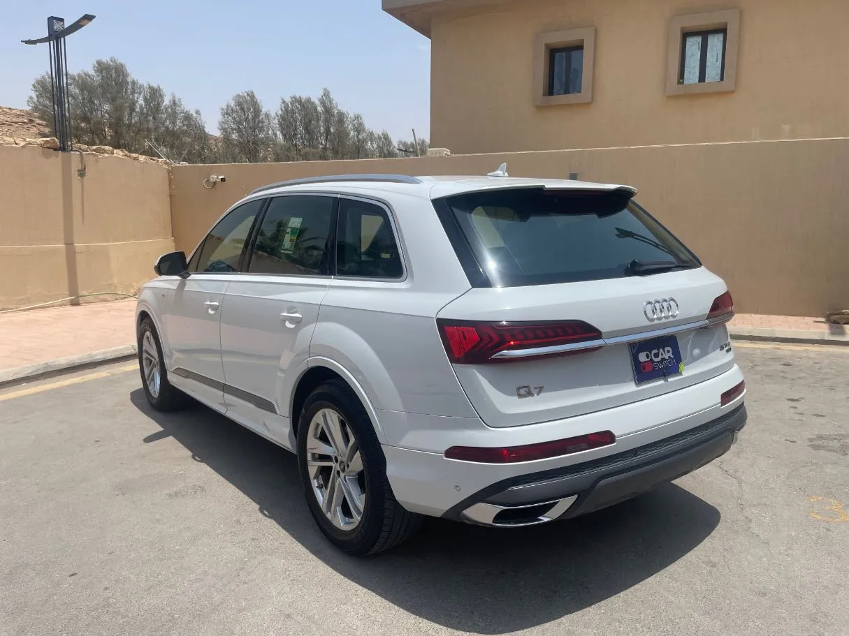 Car image 7