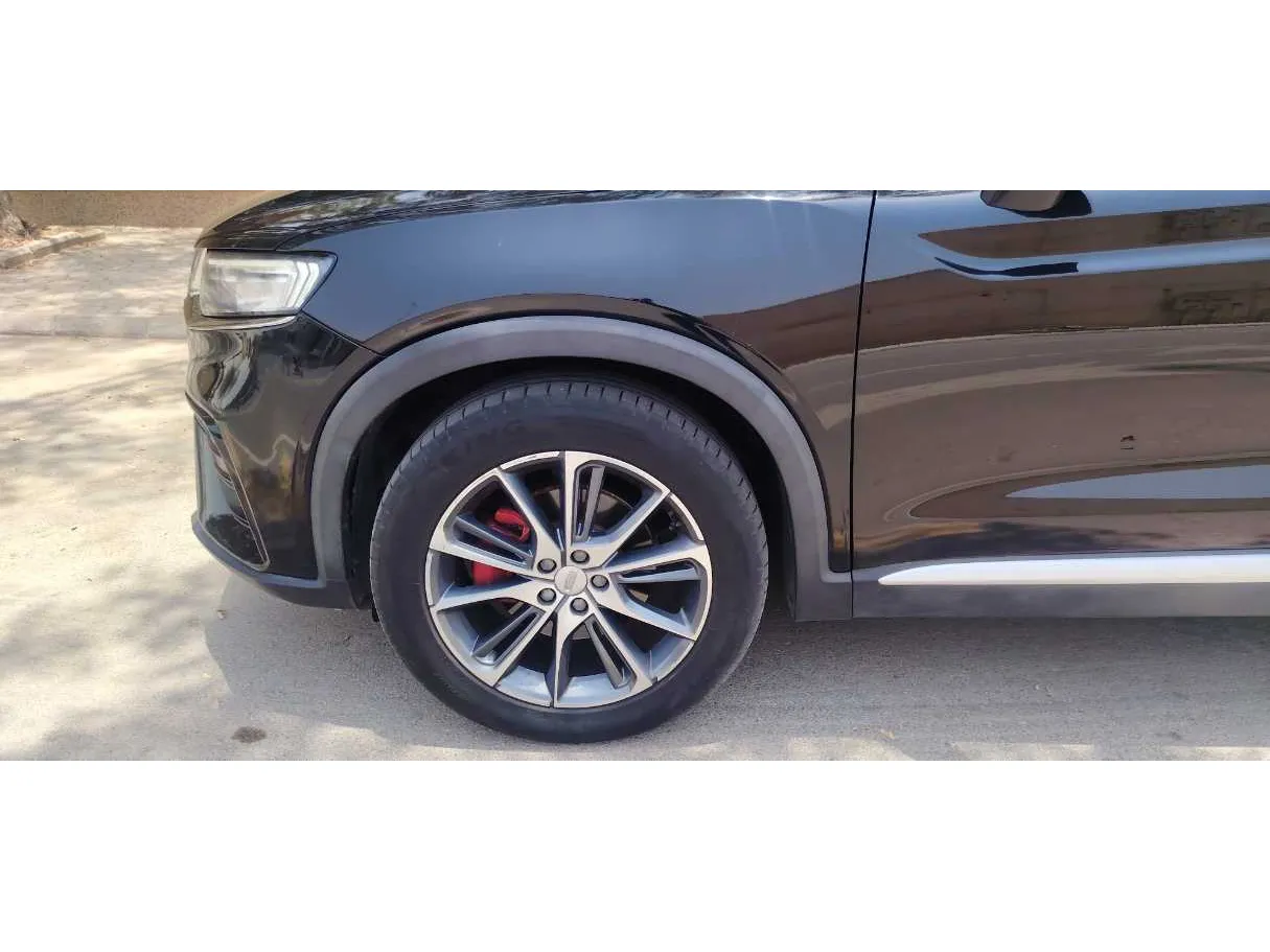 Car image 9