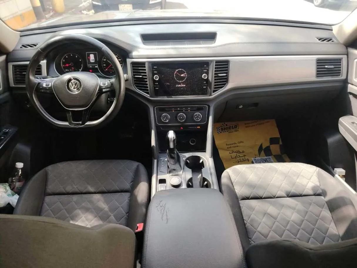 Car image 19