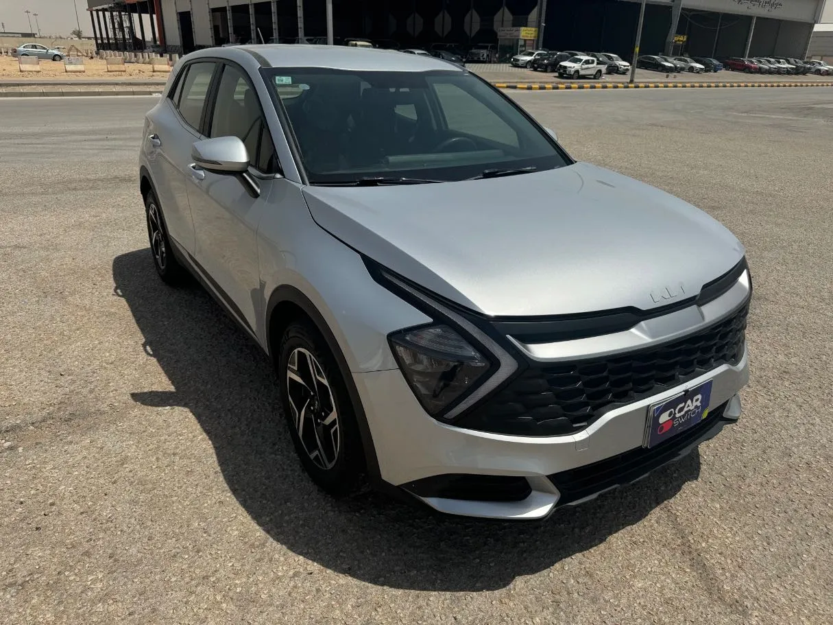 Car image 3
