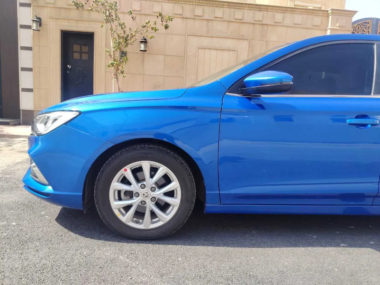 Car image 9