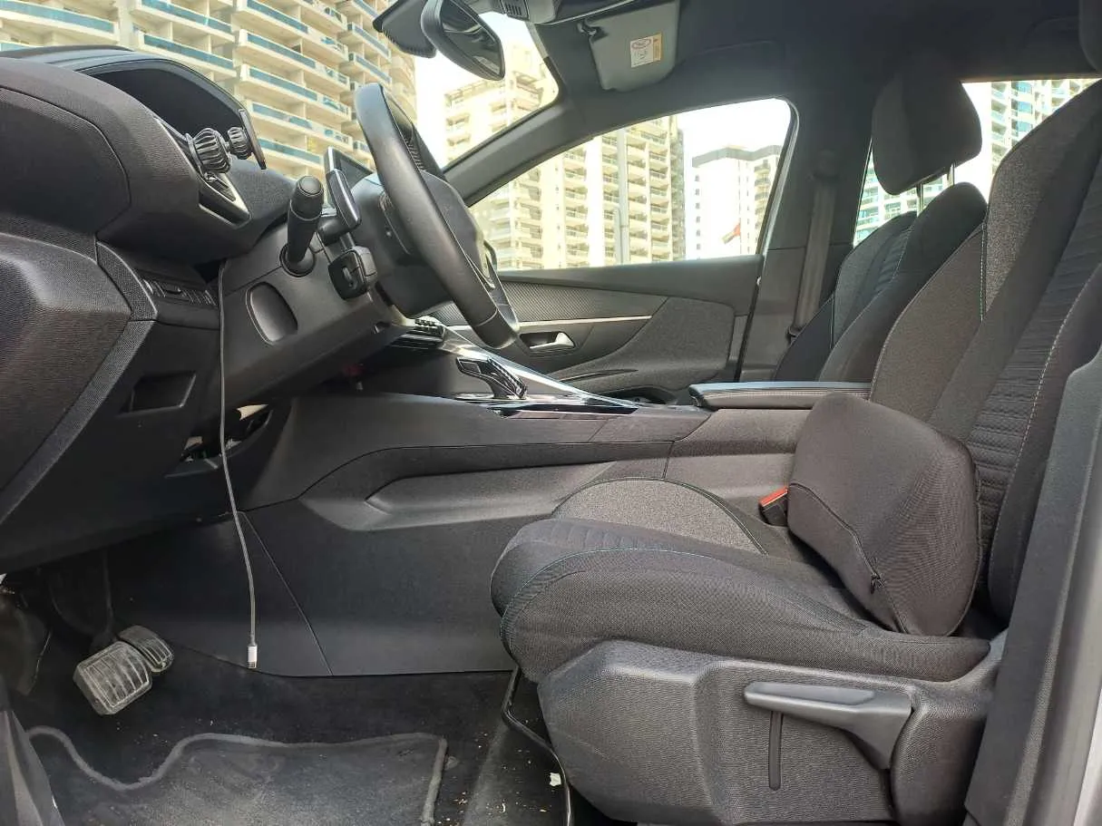 Car image 12