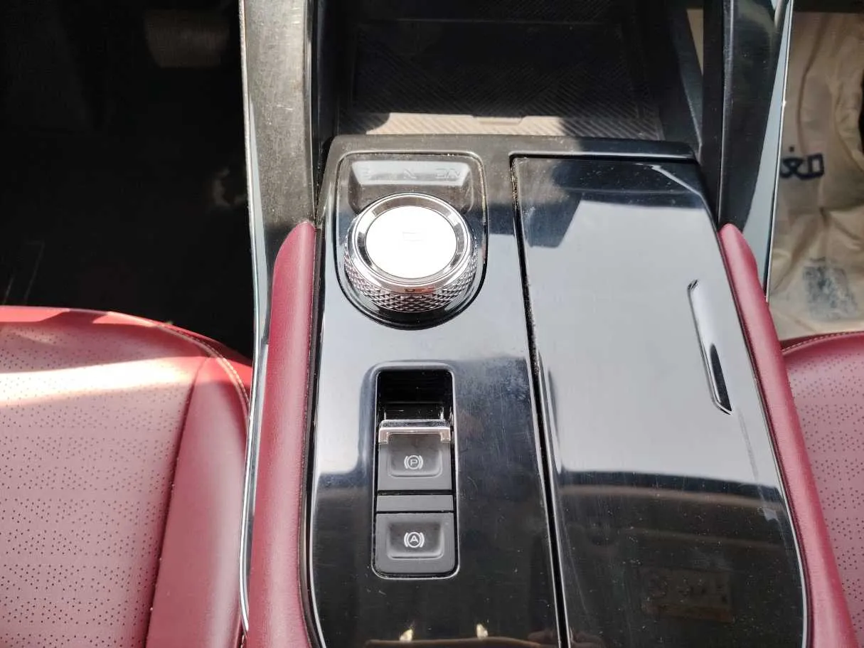 Car image 19
