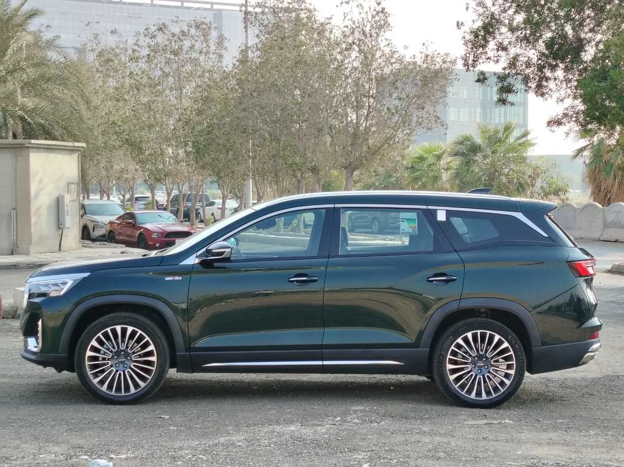 Car image 8