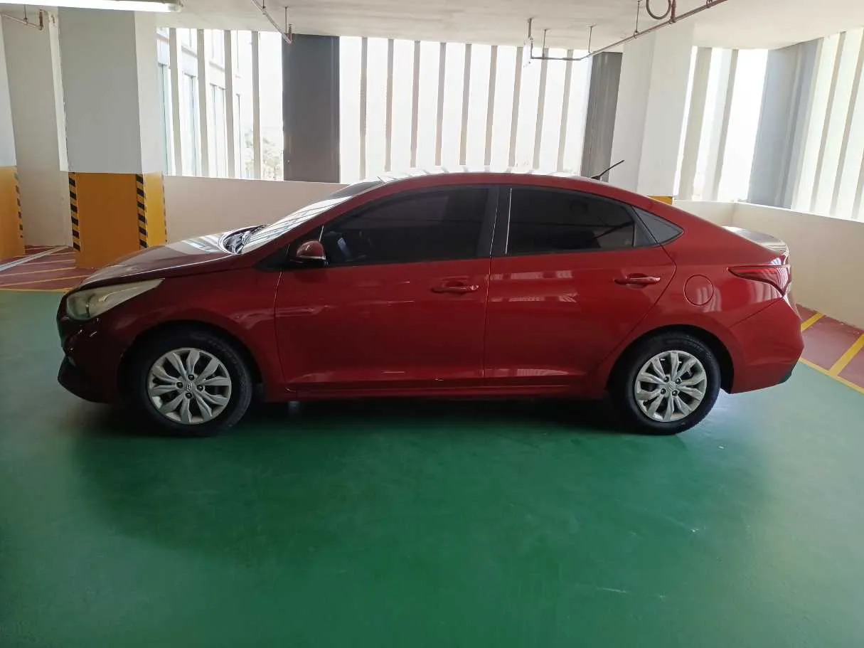 Car image 8