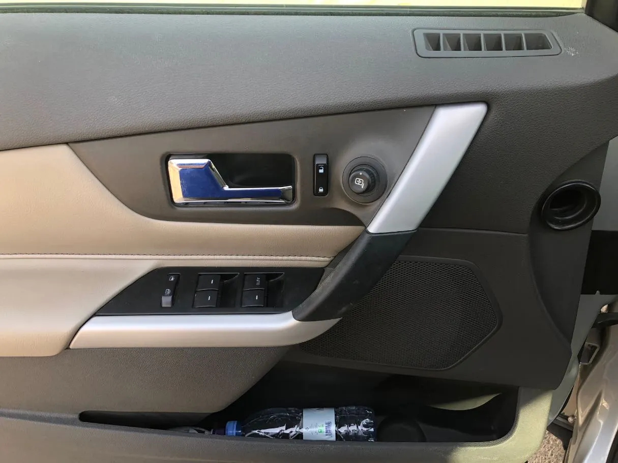 Car image 19