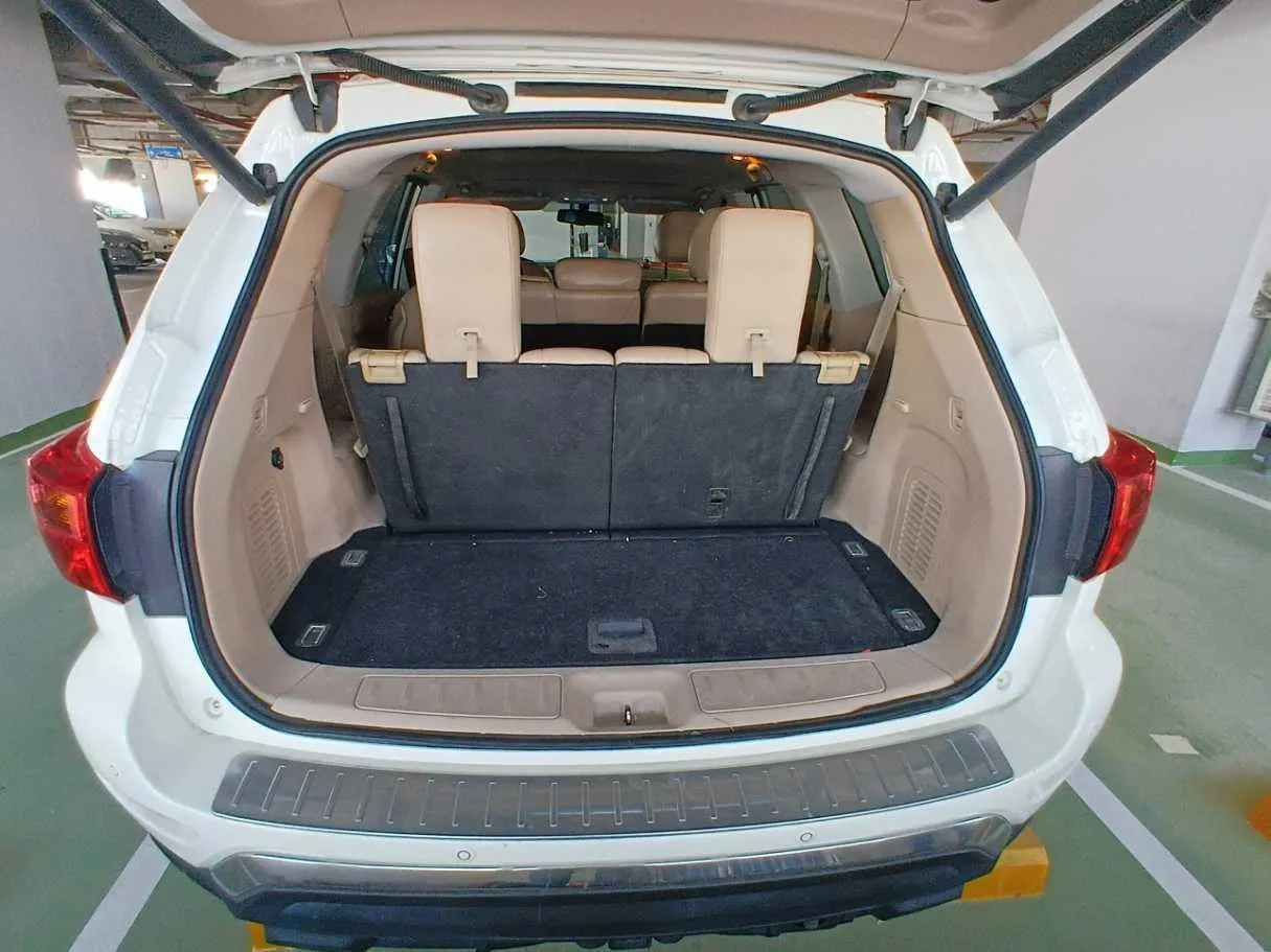 Car image 19
