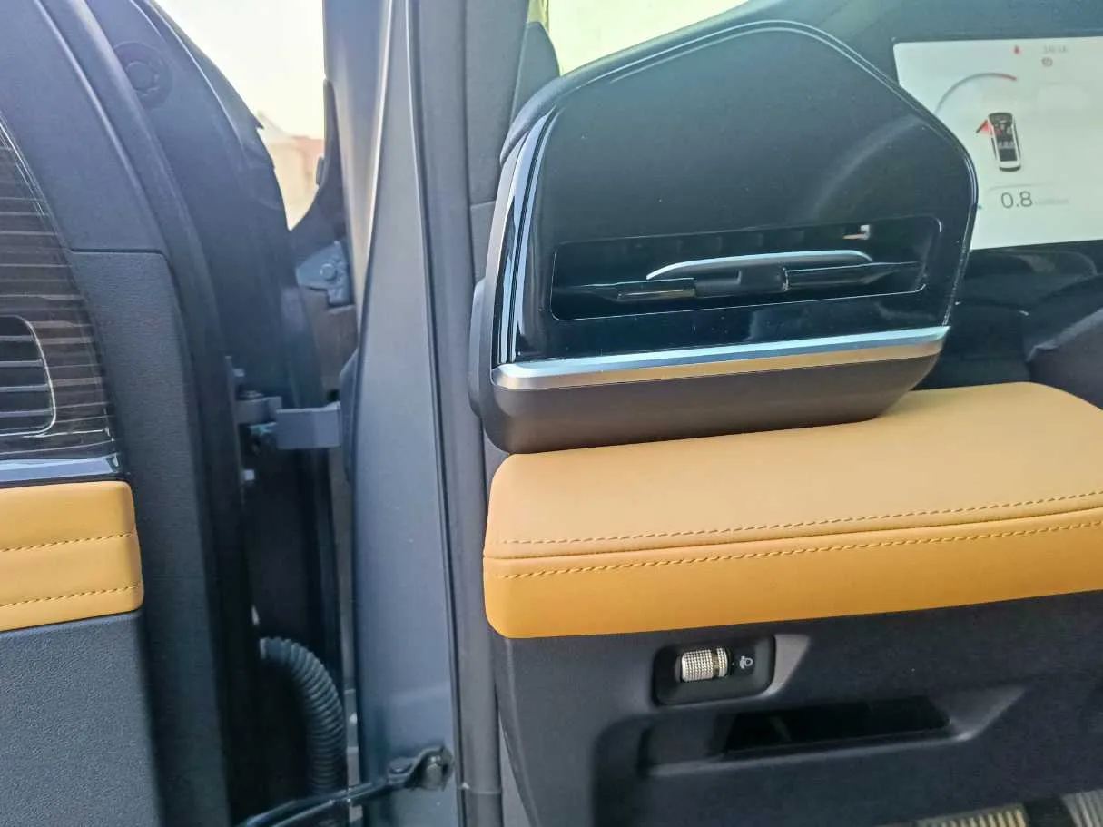Car image 34
