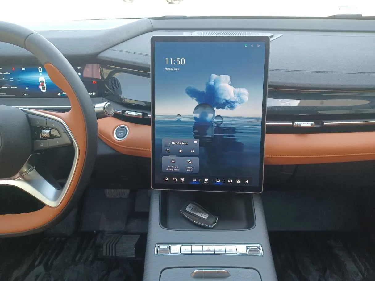 Car image 14
