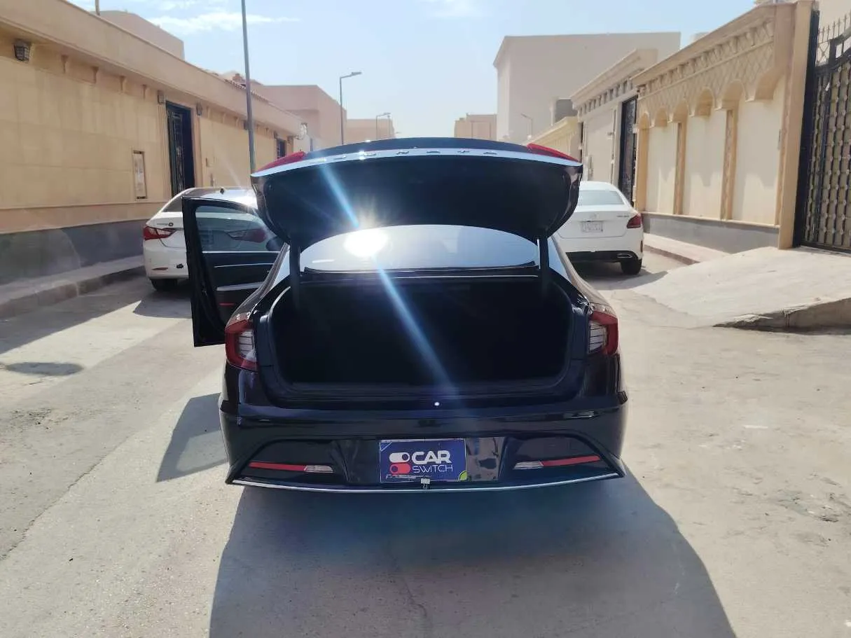 Car image 21