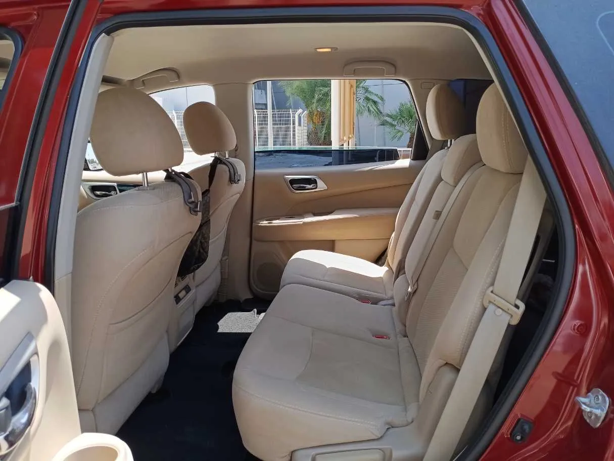 Car image 13