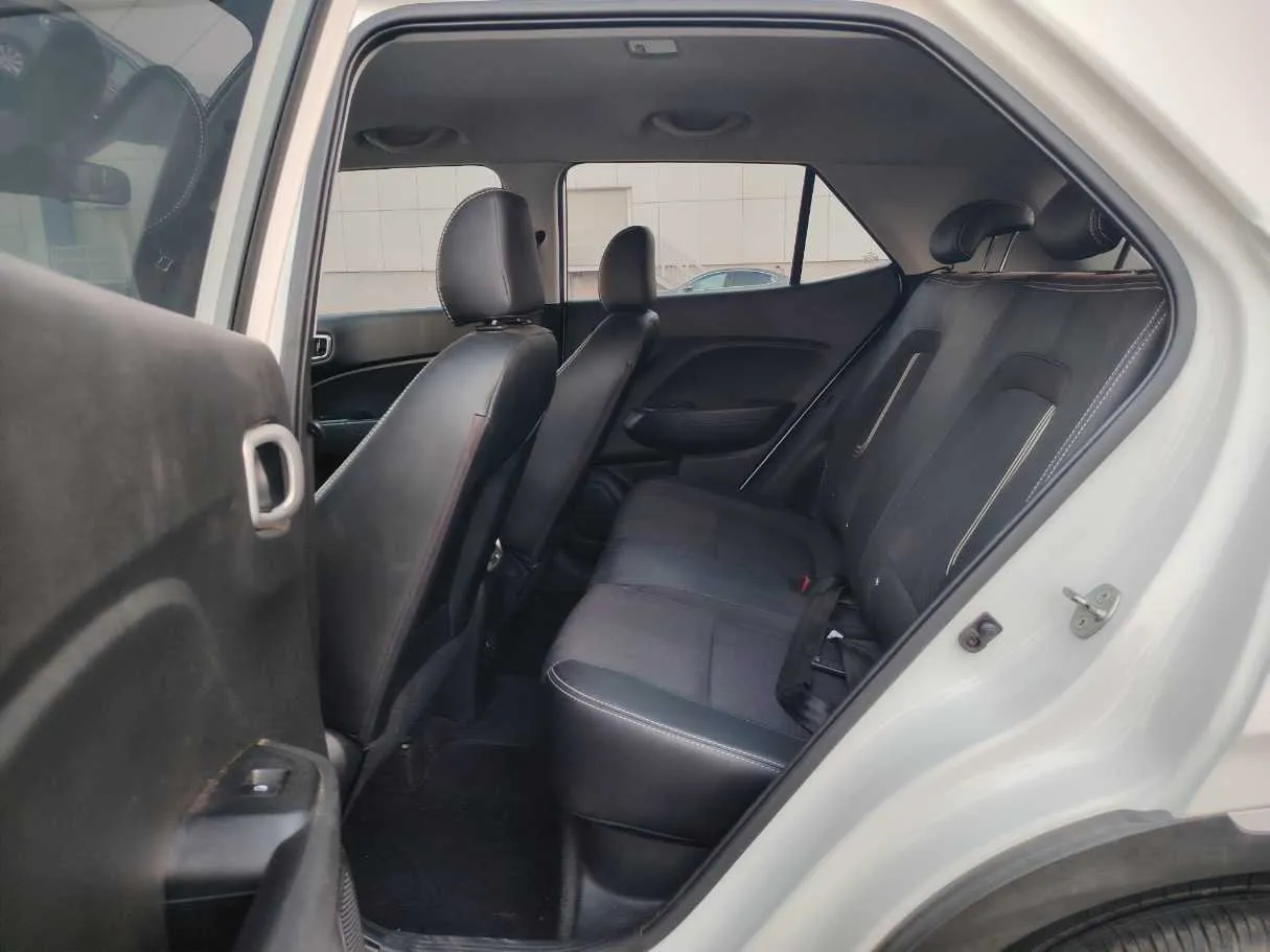Car image 15