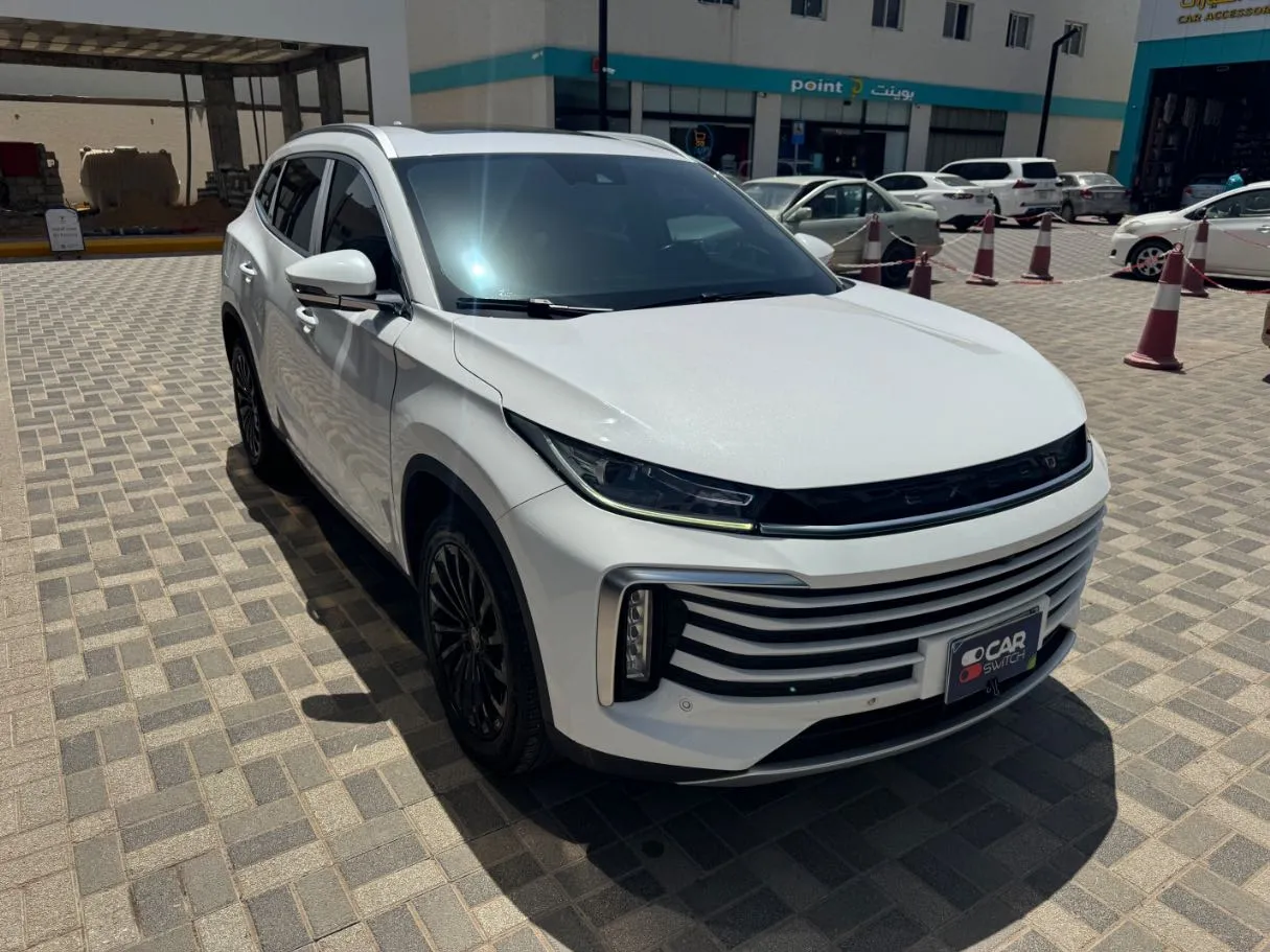 Car image 3