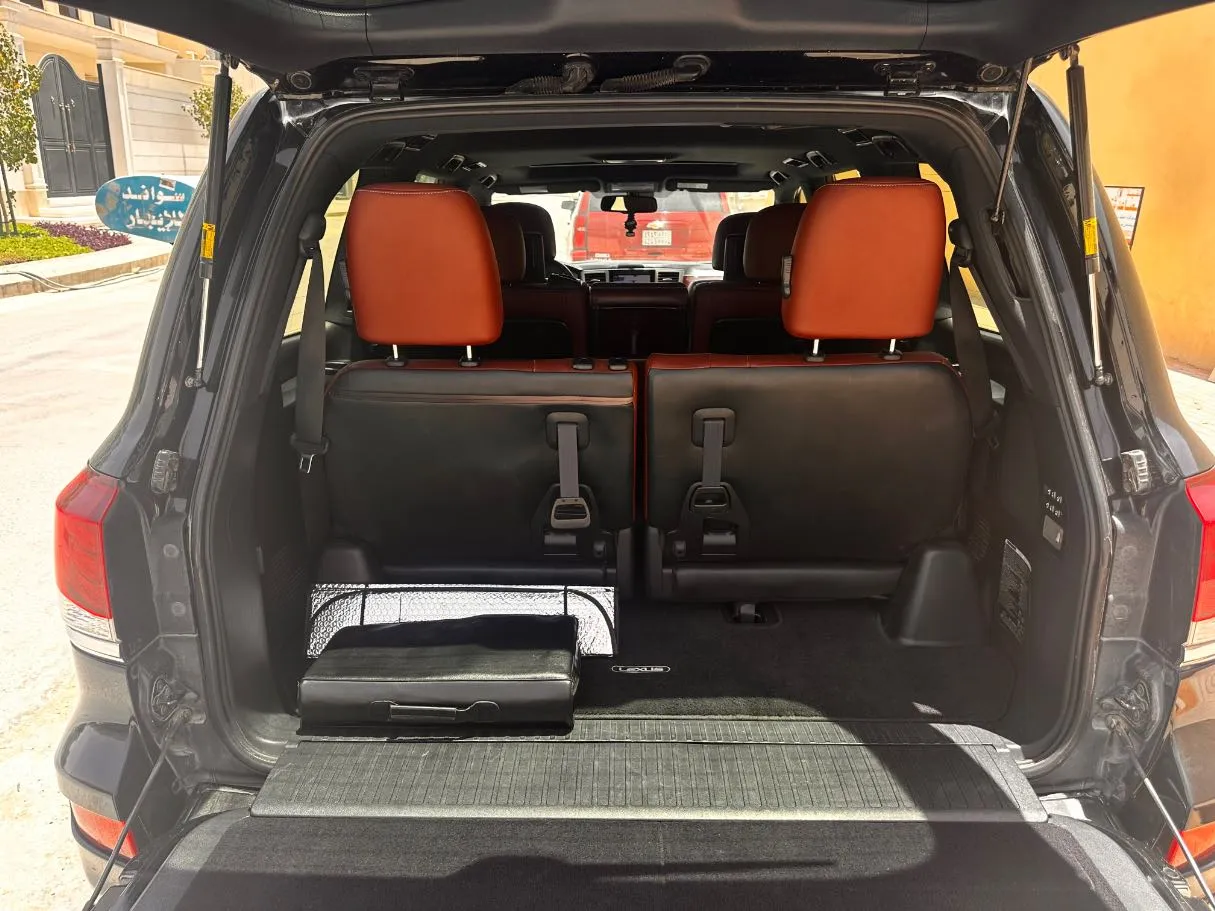 Car image 26