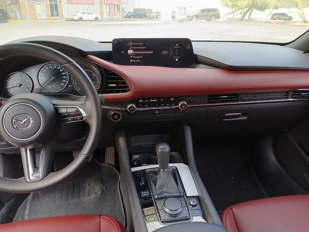 Car image 14