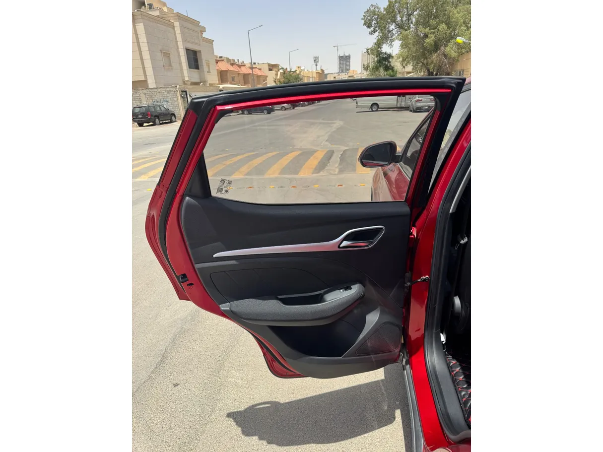 Car image 12