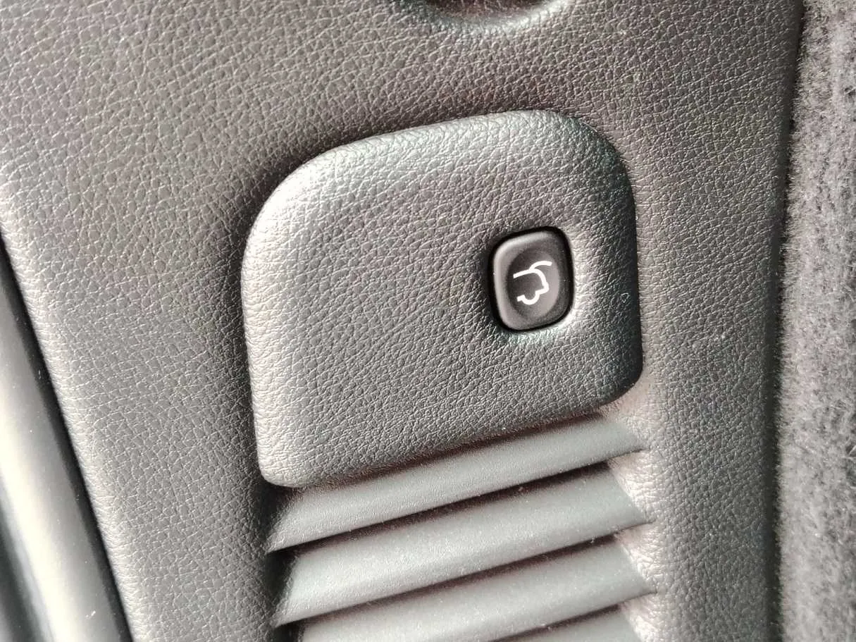 Car image 36