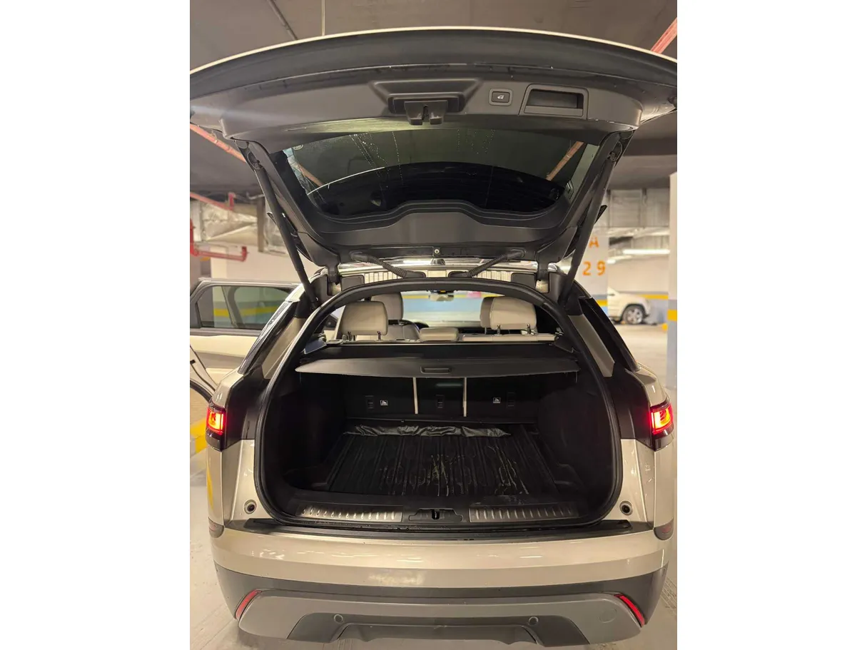 Car image 25