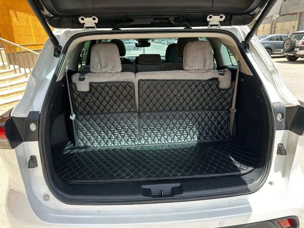 Car image 25
