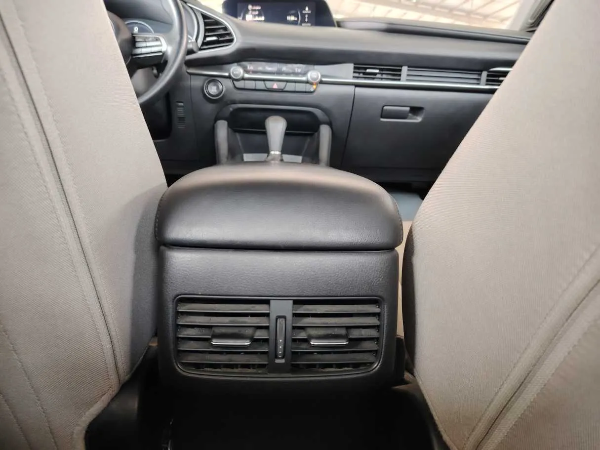 Car image 28