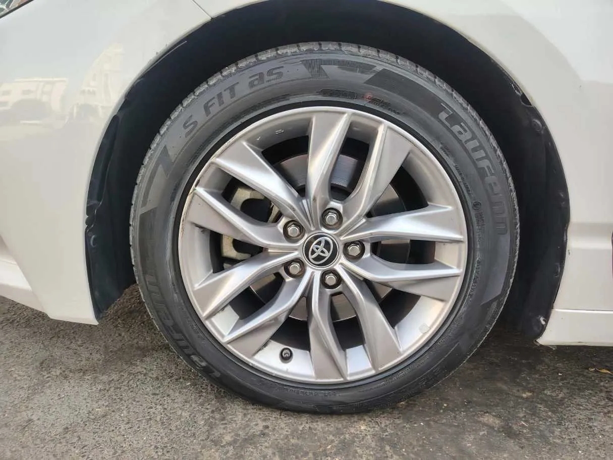 Car image 10