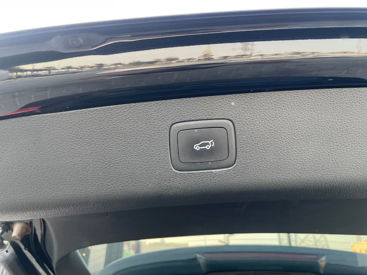 Car image 23