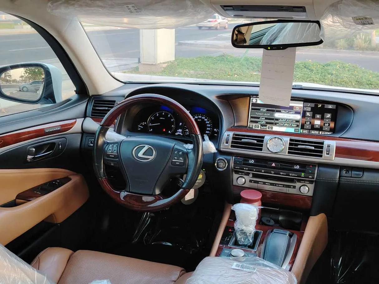 Car image 24