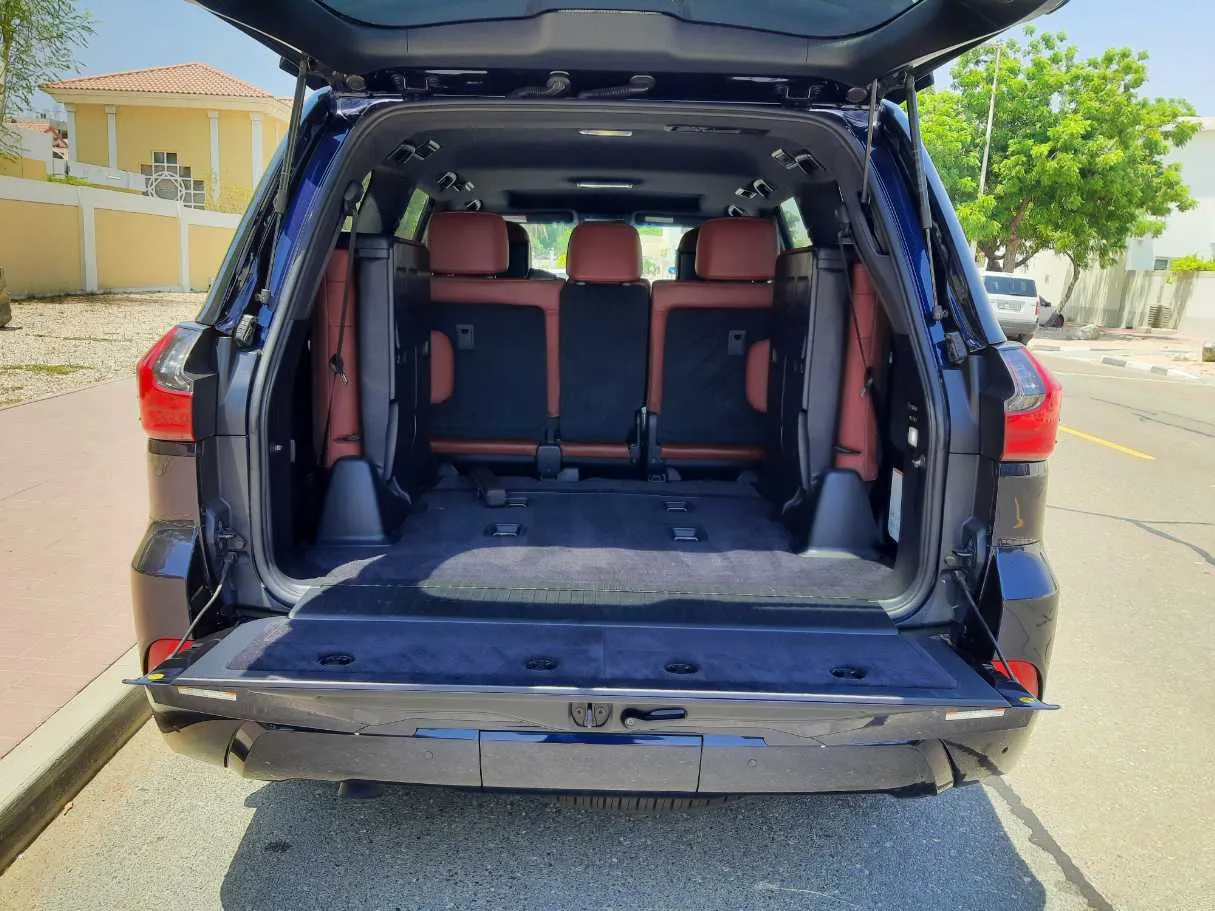Car image 19