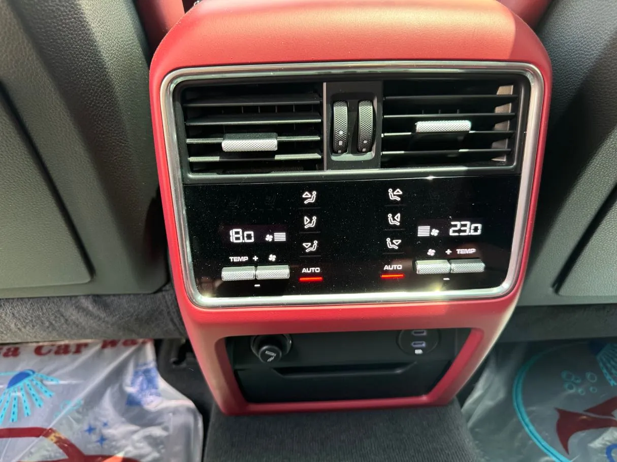 Car image 22