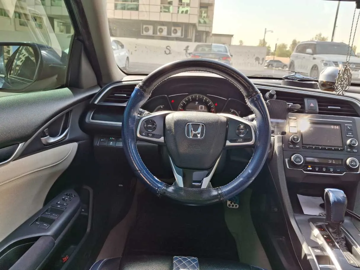 Car image 13