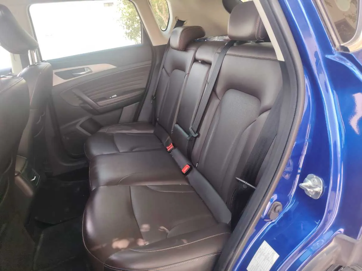 Car image 16