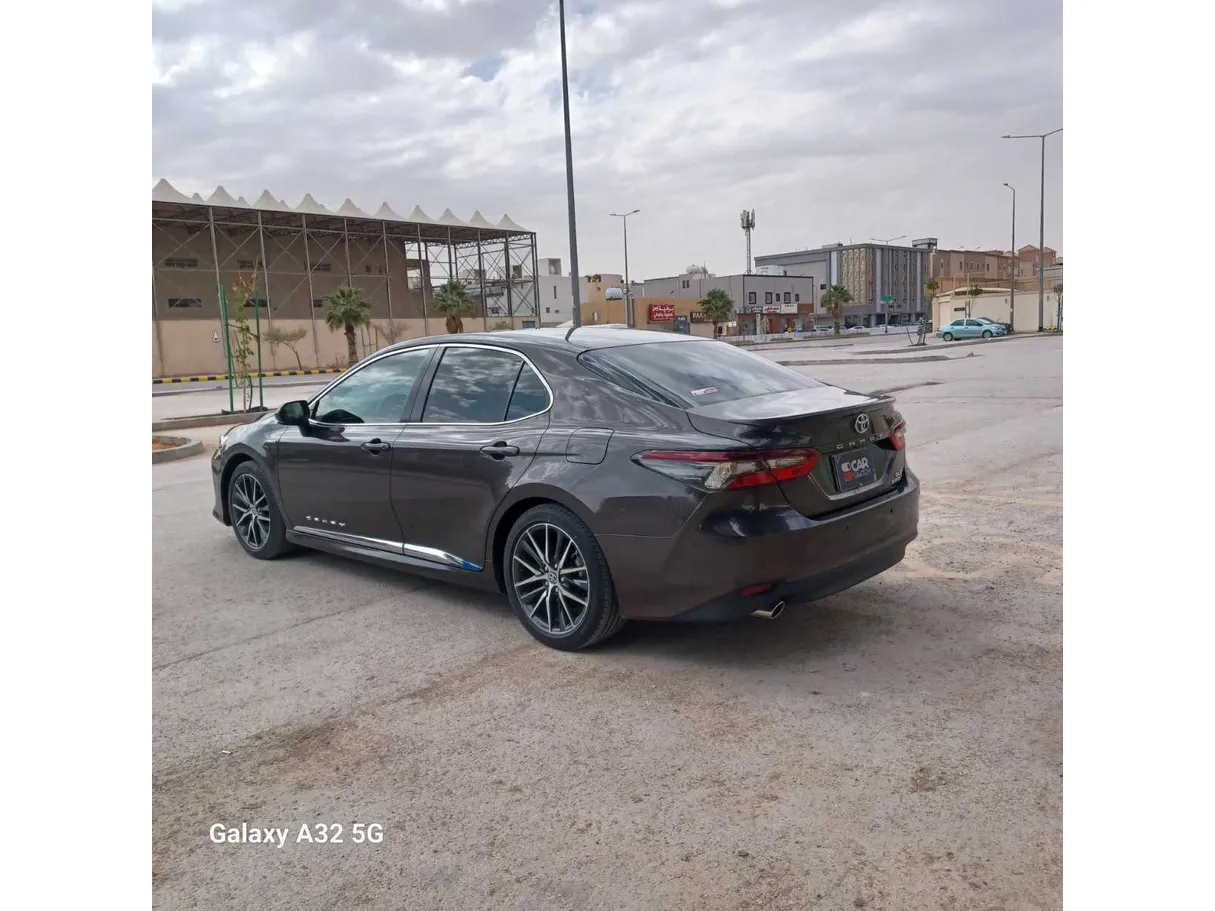 Car image 7