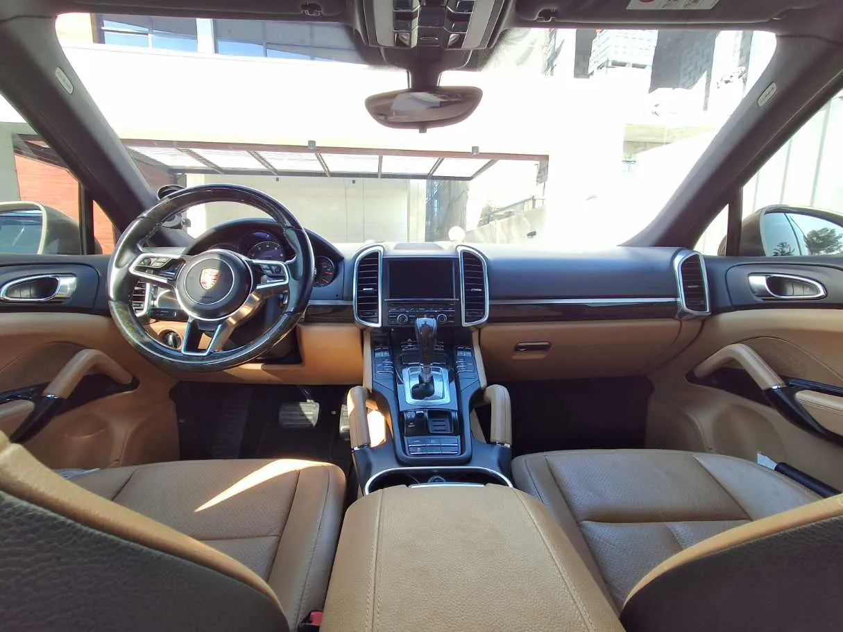 Car image 17