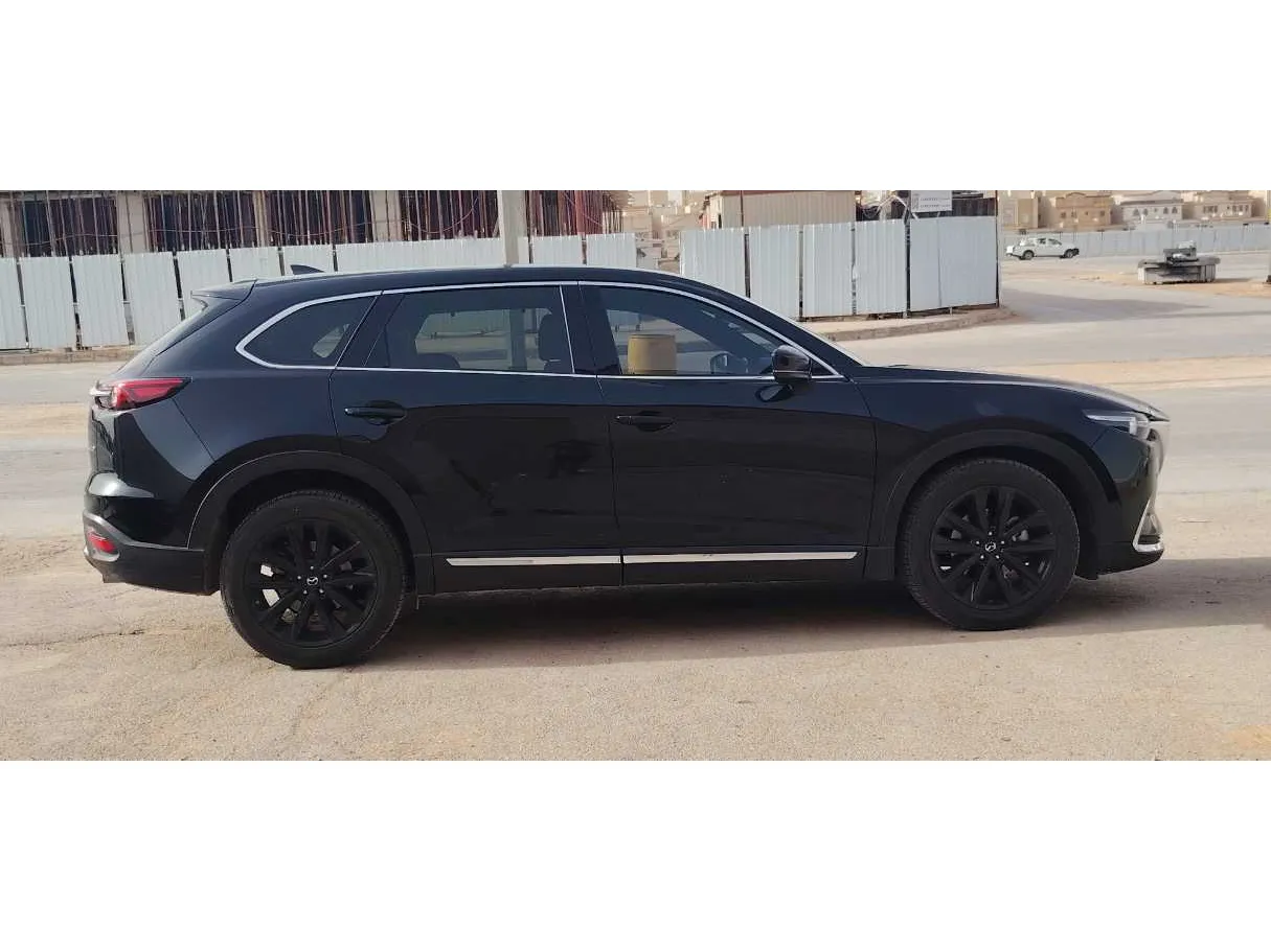 Car image 4
