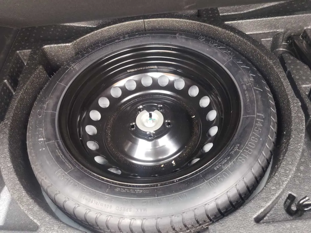 Car image 35