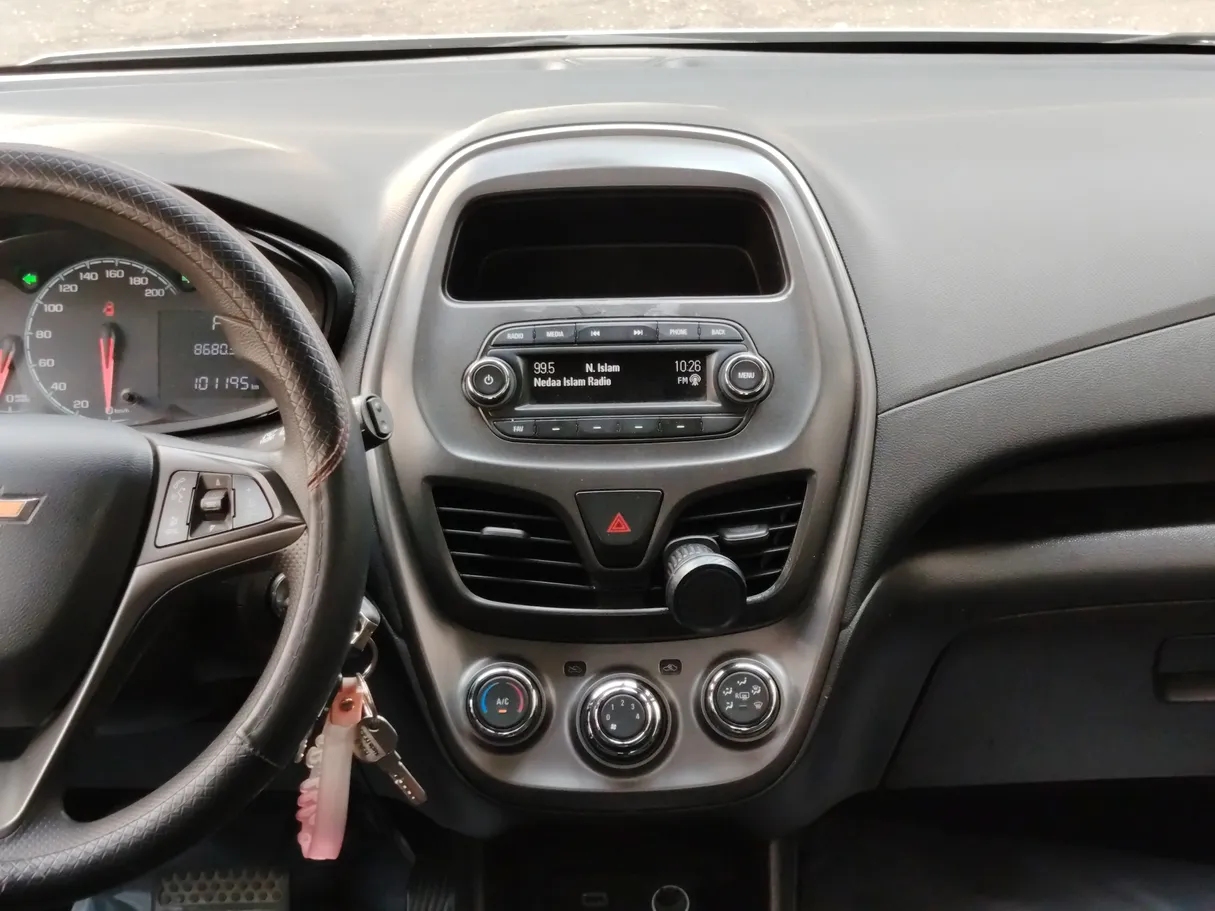 Car image 19