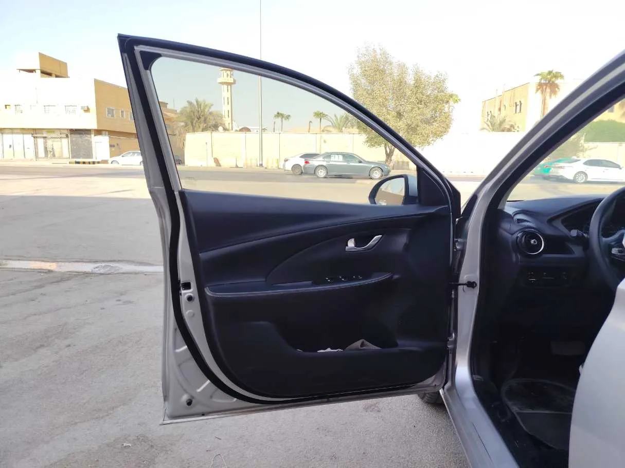 Car image 11