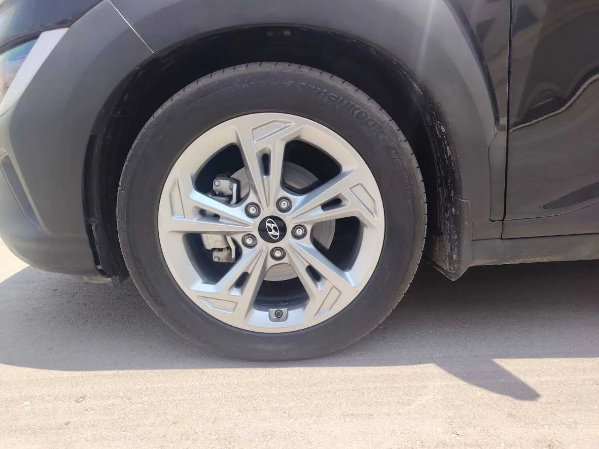 Car image 10