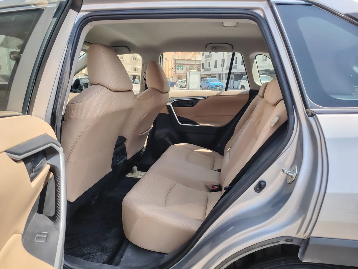 Car image 16