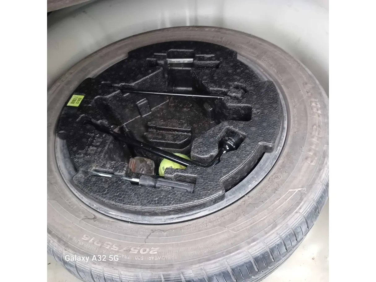 Car image 29