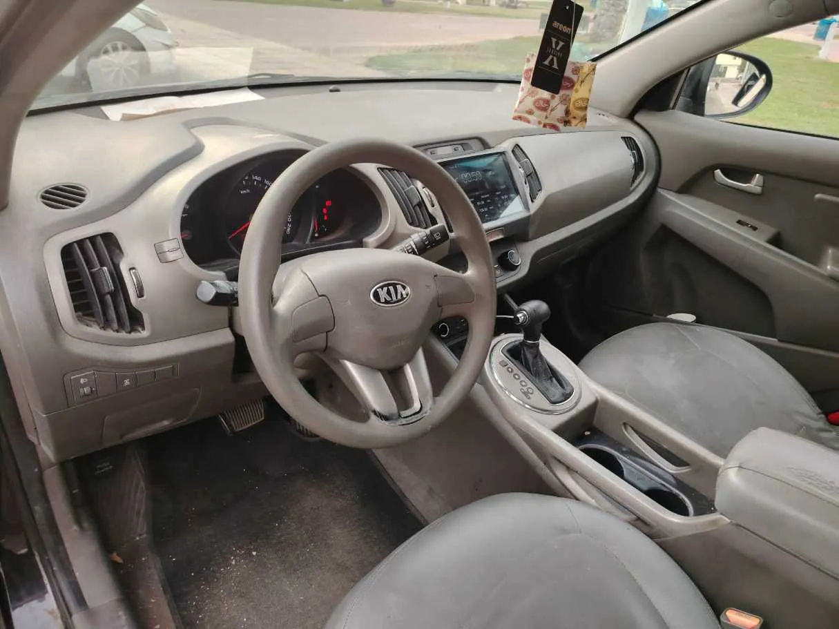 Car image 13