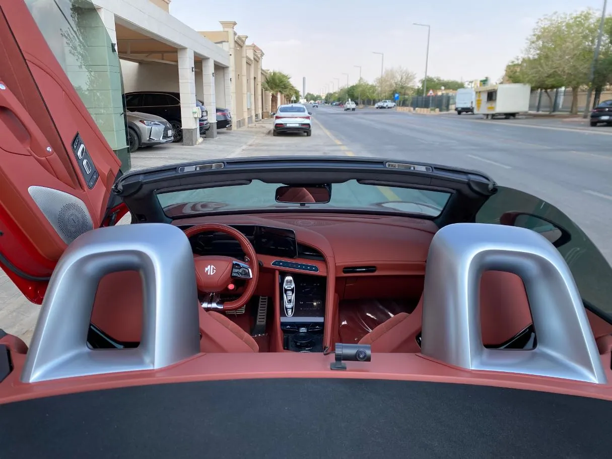 Car image 8