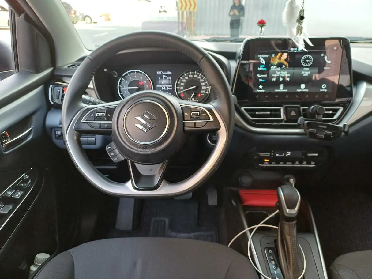 Car image 14