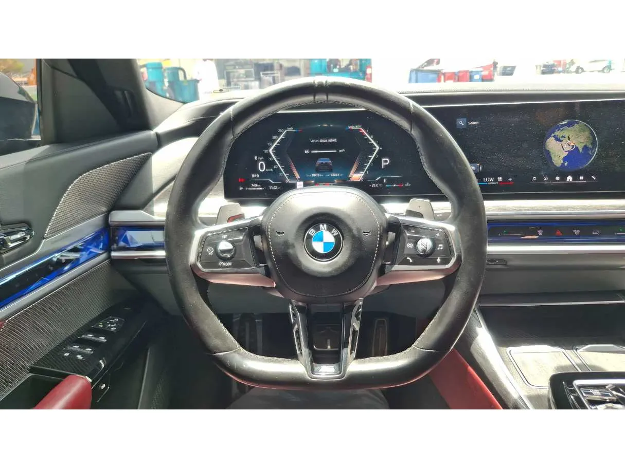 Car image 18