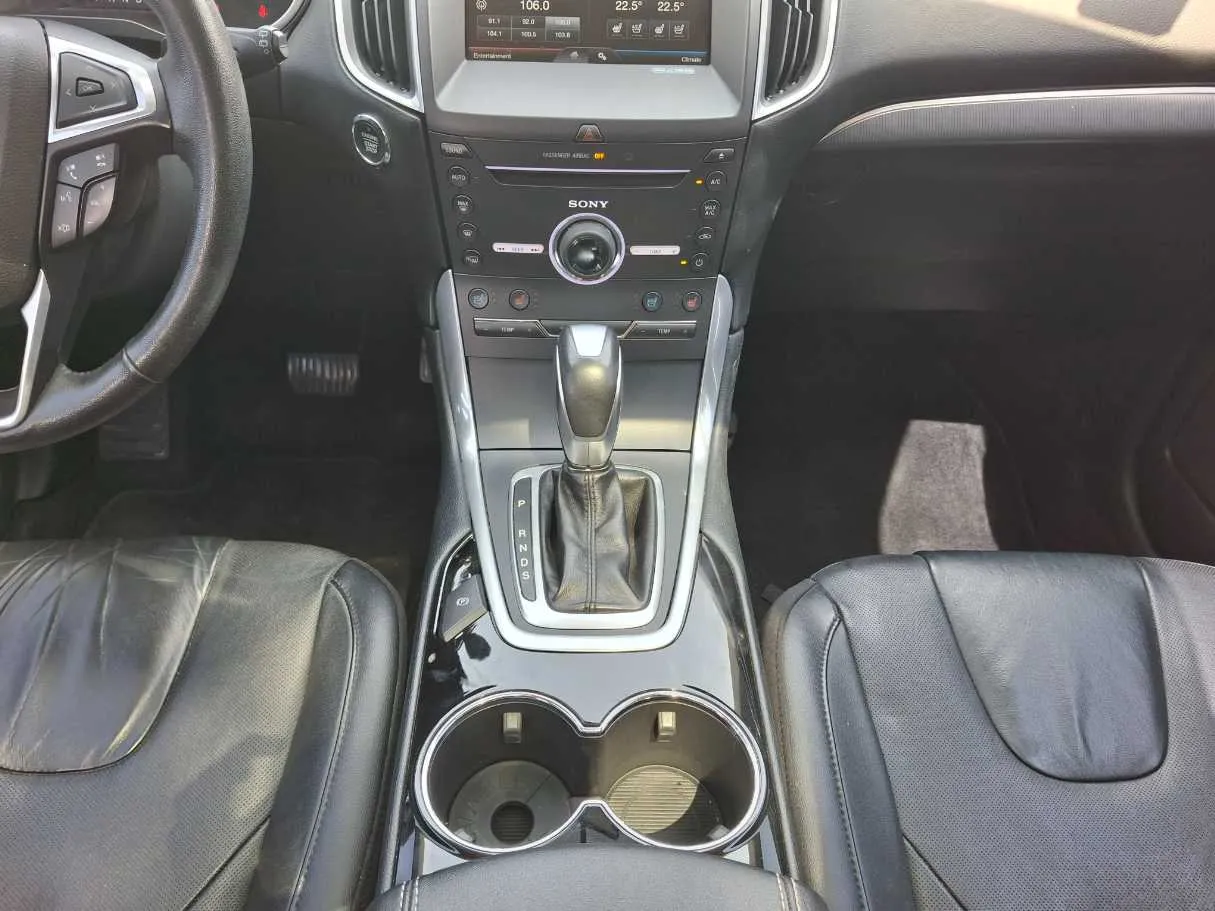 Car image 15