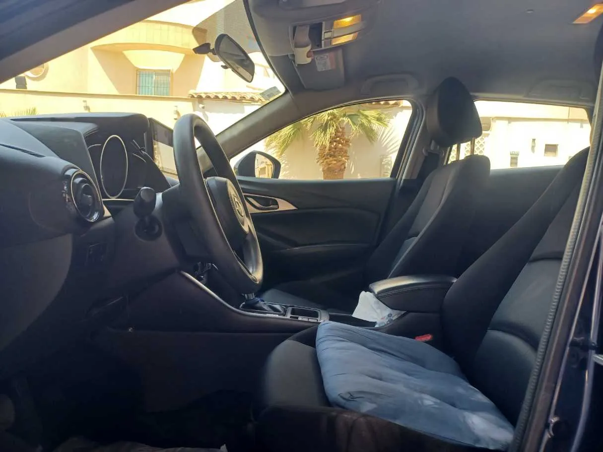 Car image 12