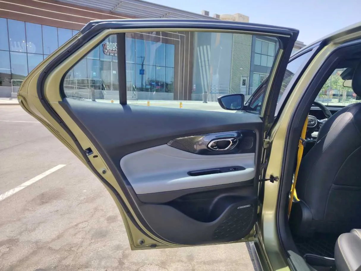 Car image 13